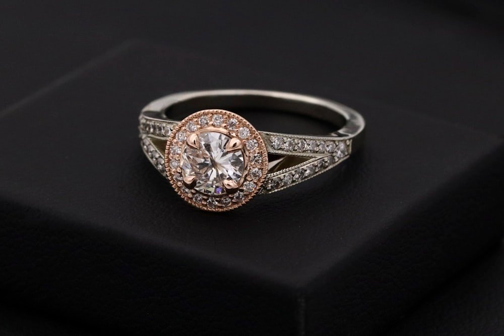 Solitaire Style Finger Ring