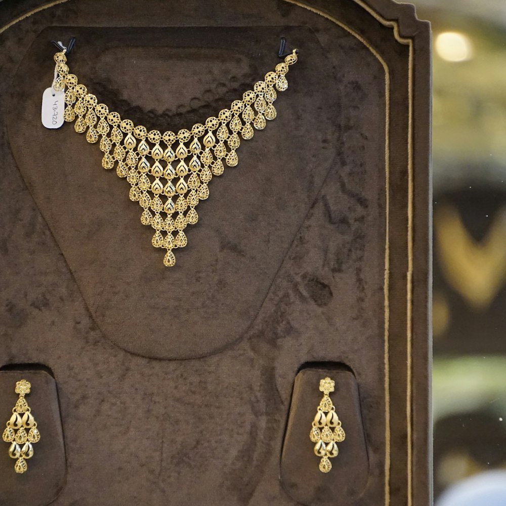 Gold Filigree Necklace Set